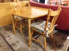 Köksbord + 2st stolar